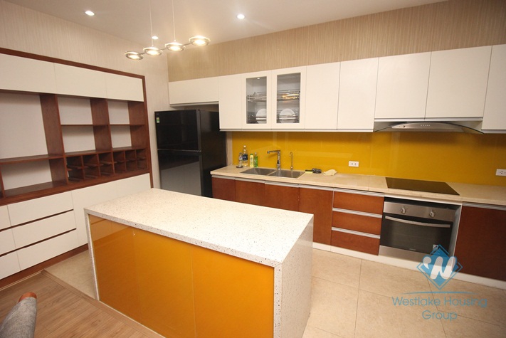 Nice three bedrooms apartment for rent in Tran Duy Hung street, Cau Giay district, Ha Noi